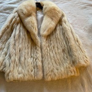 Vintage Saga fox fur. Size small